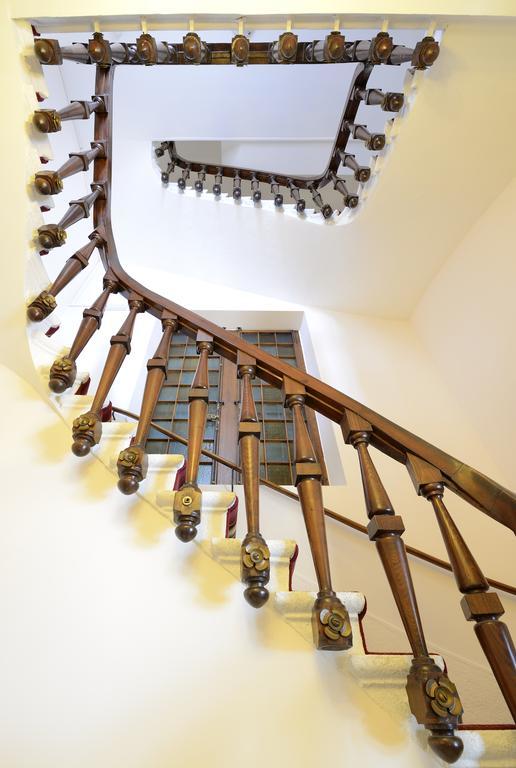 ヴィラ エデン パレス オー ラック モントルー 部屋 写真